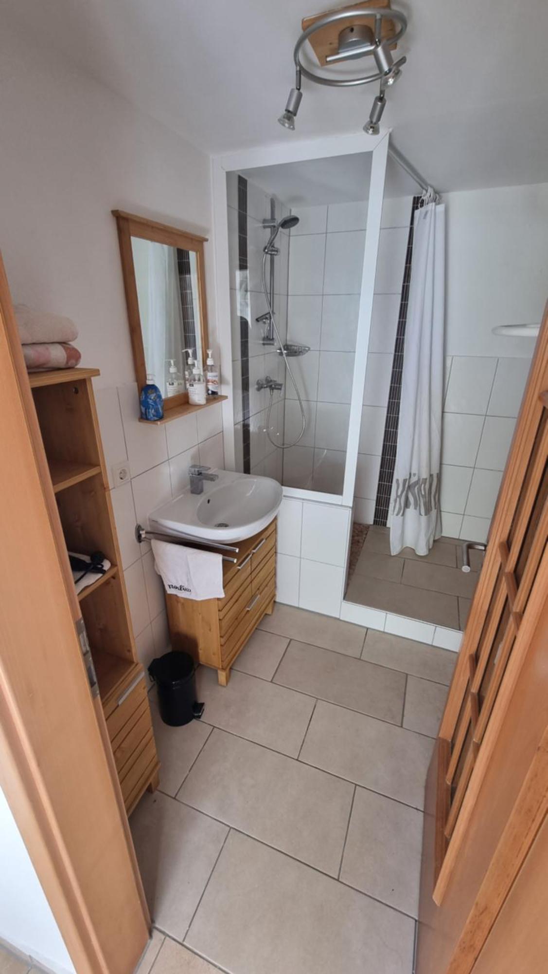 Ruhige Ferienwohnung Inklusive Garten Souterrain - Neu Renoviert Lachen Exteriér fotografie
